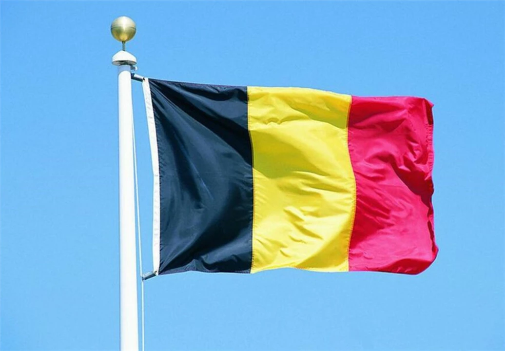 Warum tragen belgische Fußballspieler die Flagge ihres Gegners?
